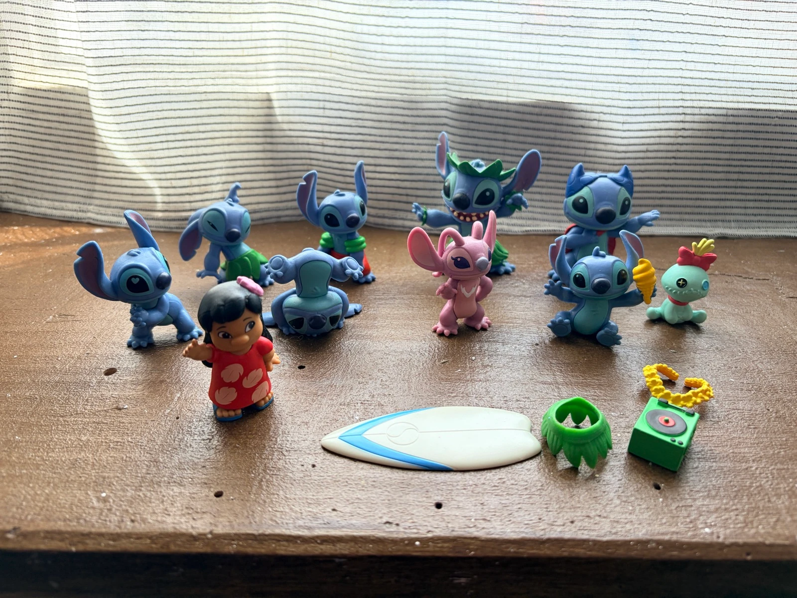 Lot de 10 figurines Disney Store officielles – Lilo & Stitch + accessoires 